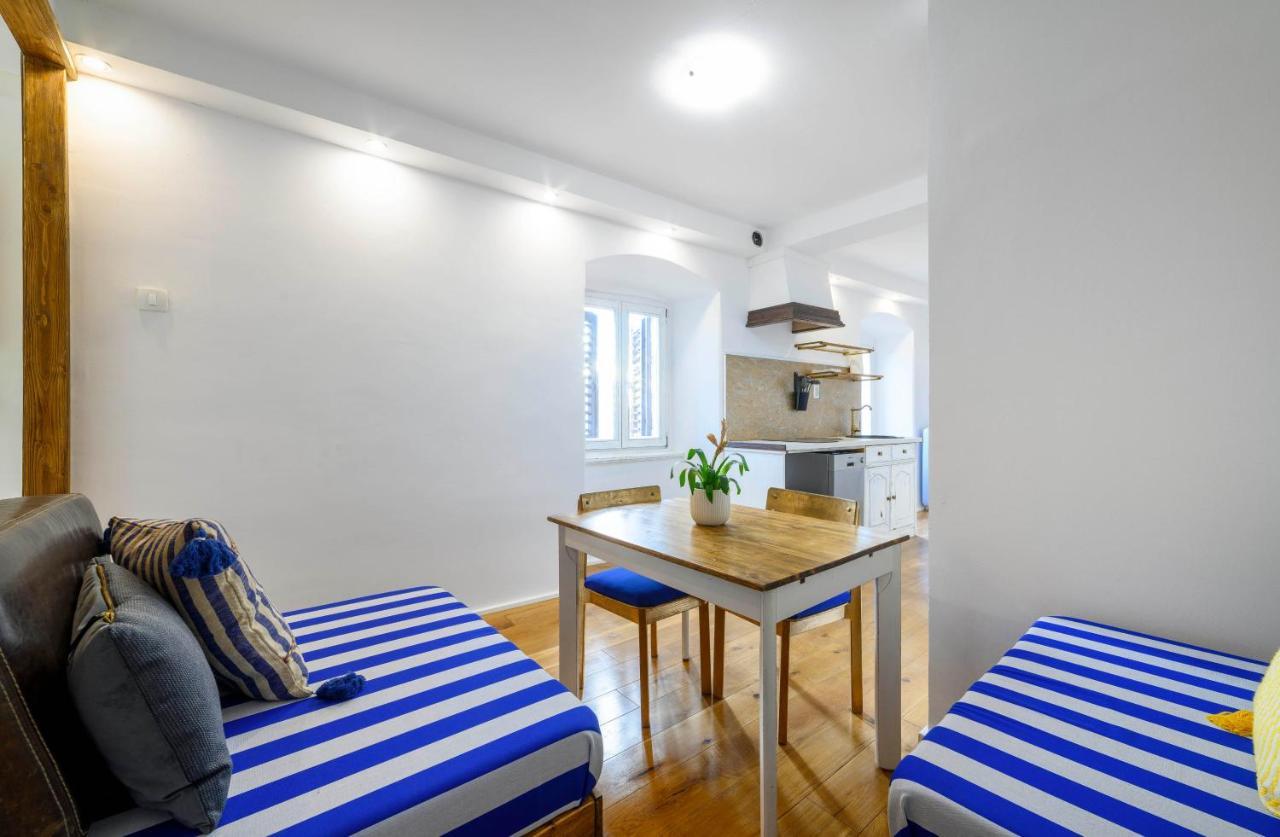 On The Rock Apartments Sibenik Bagian luar foto