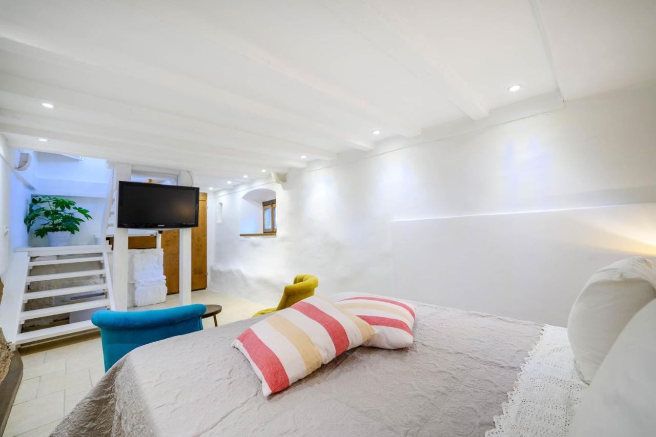 On The Rock Apartments Sibenik Bagian luar foto